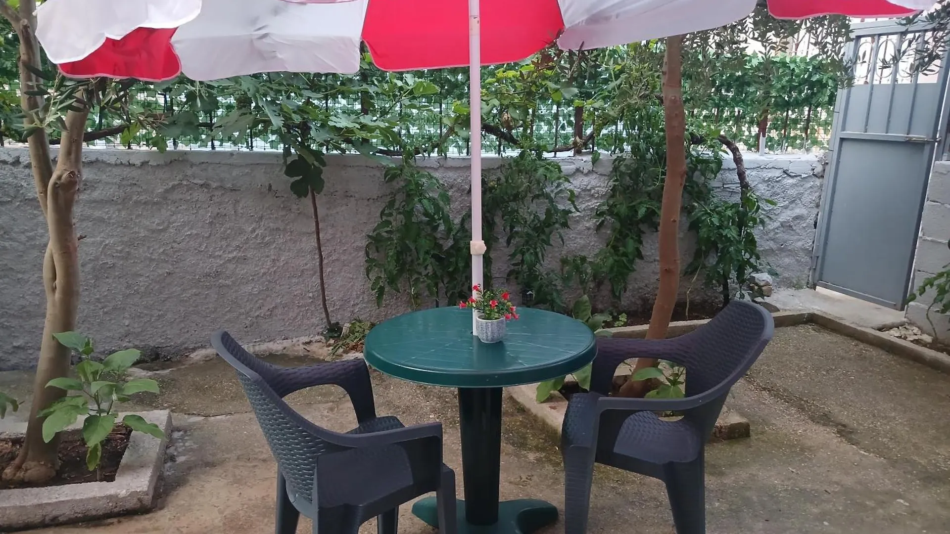 Διαμέρισμα Xhejms Guest House Vlorë